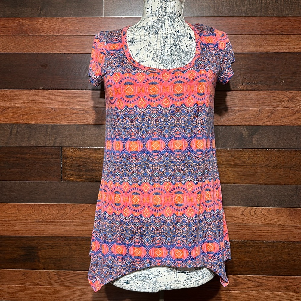 Max Jeans Scoop Neck Short Sleeve Pink and Purple Tee Shirt